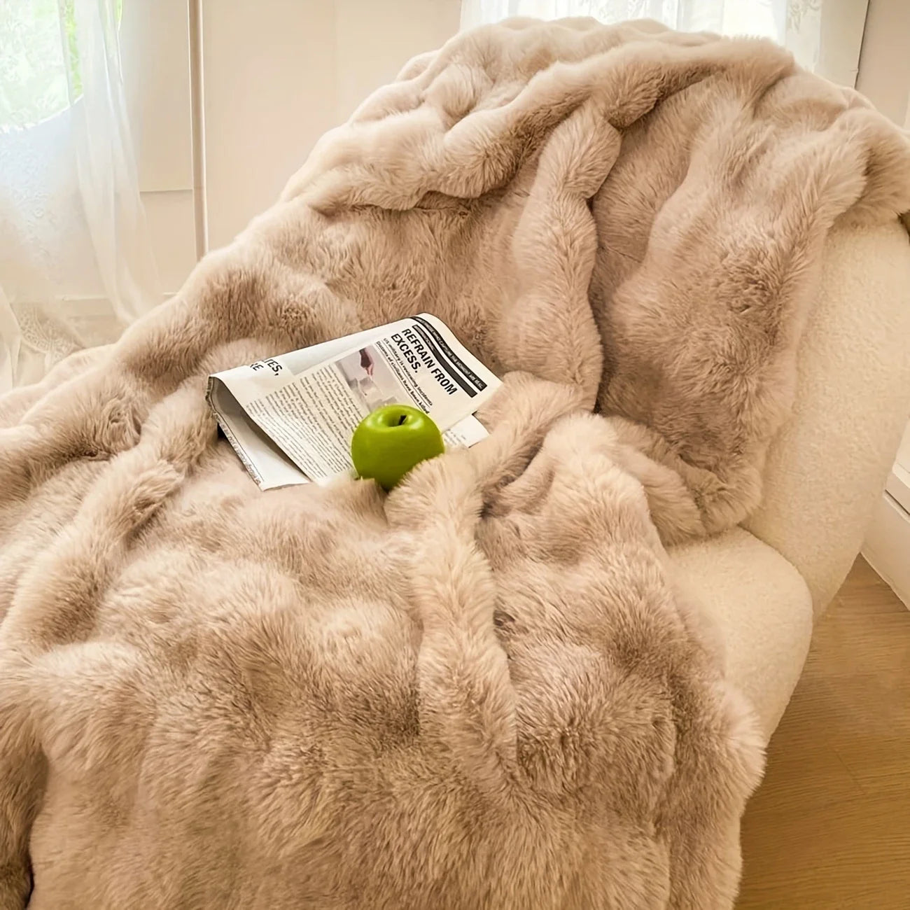 Luxury Bubble Fleece Throw – Ultra-Soft Faux Rabbit Fur Blanket for Couch & Bed