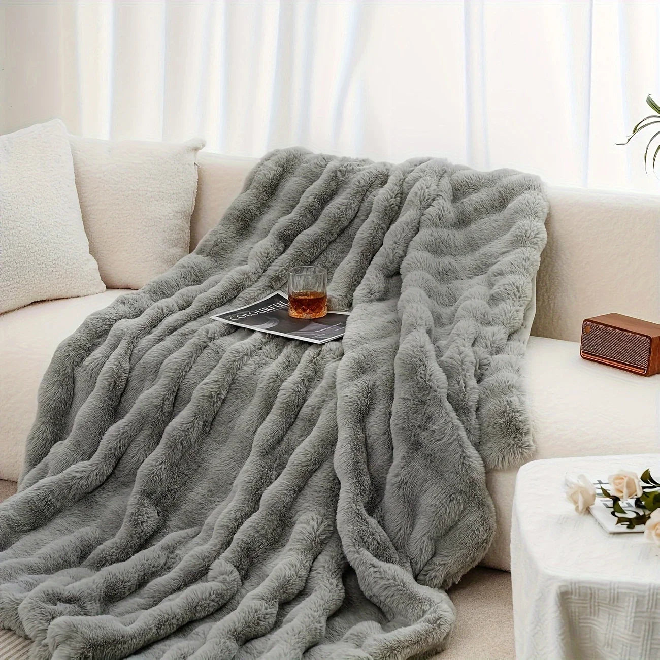 Luxury Bubble Fleece Throw – Ultra-Soft Faux Rabbit Fur Blanket for Couch & Bed